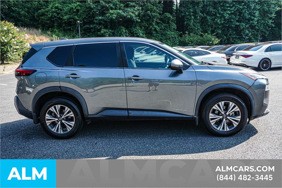 Used 2022 Gray Nissan SV image 8