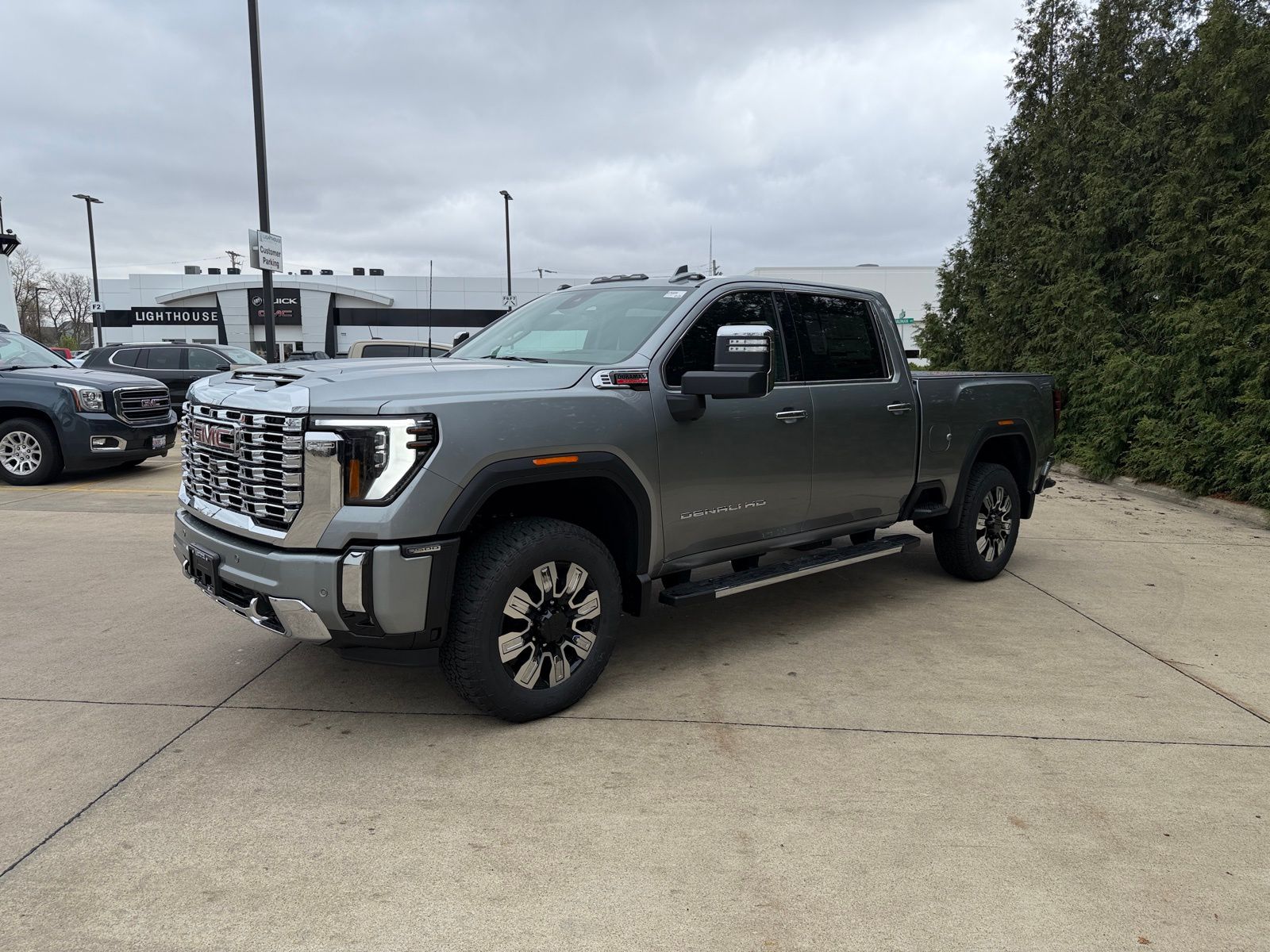 View vehicle photo 7