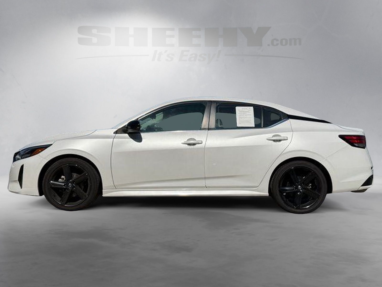 Used 2024 Aspen White Nissan SR image 14