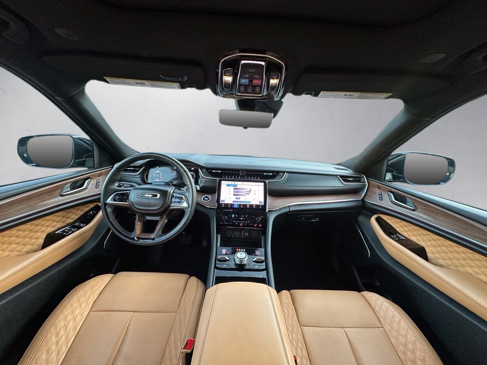 Used 2025  Jeep Summit image 3