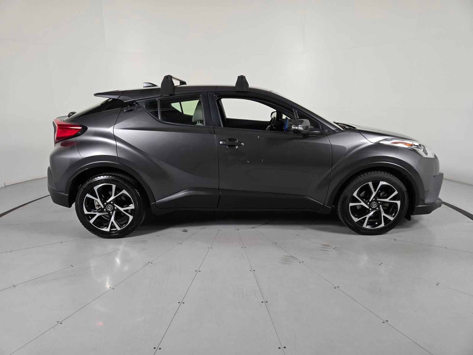 2019 Toyota C-HR  3