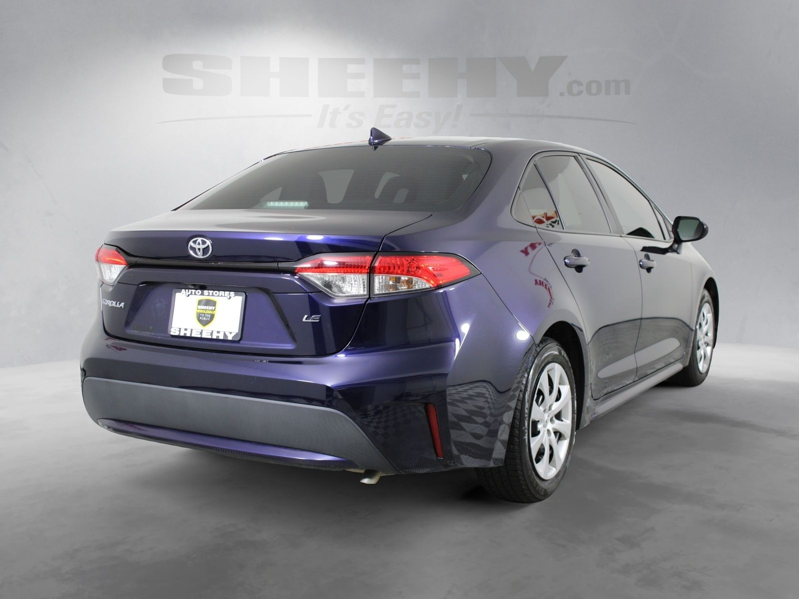 Used 2021  Toyota LE image 13