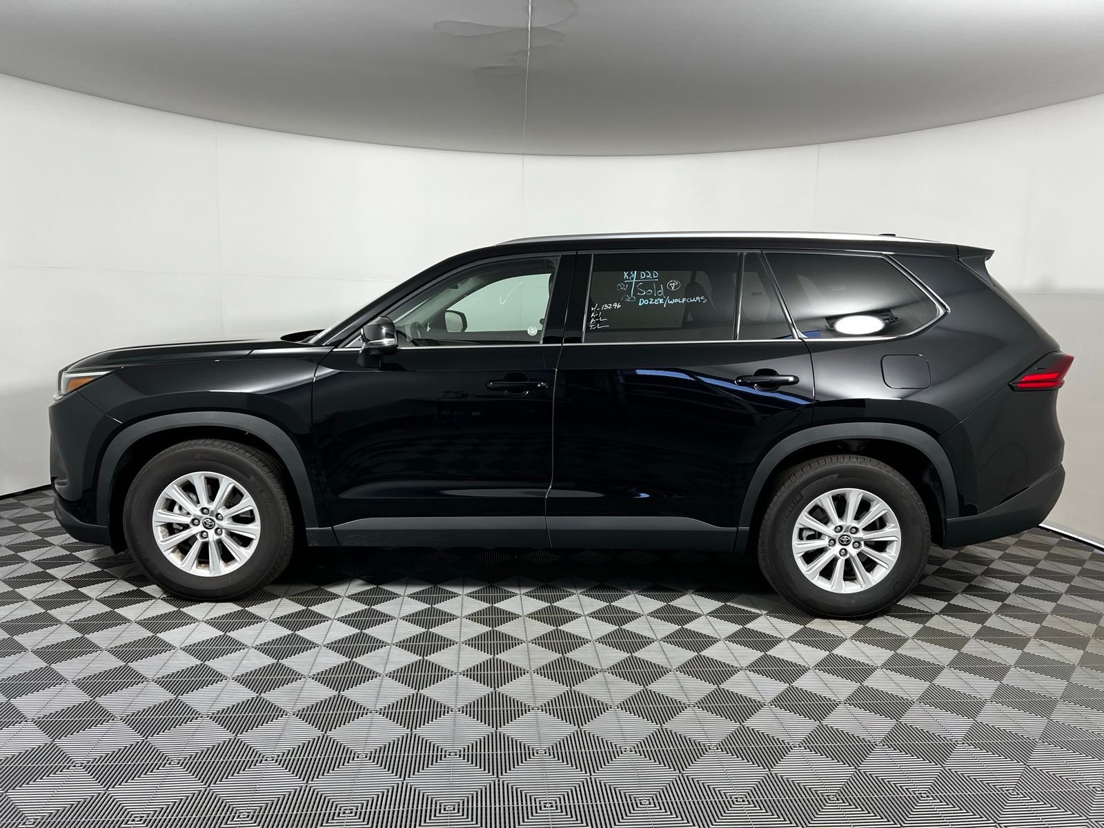 Thumbnail: 2025 Toyota Grand Highlander - 8