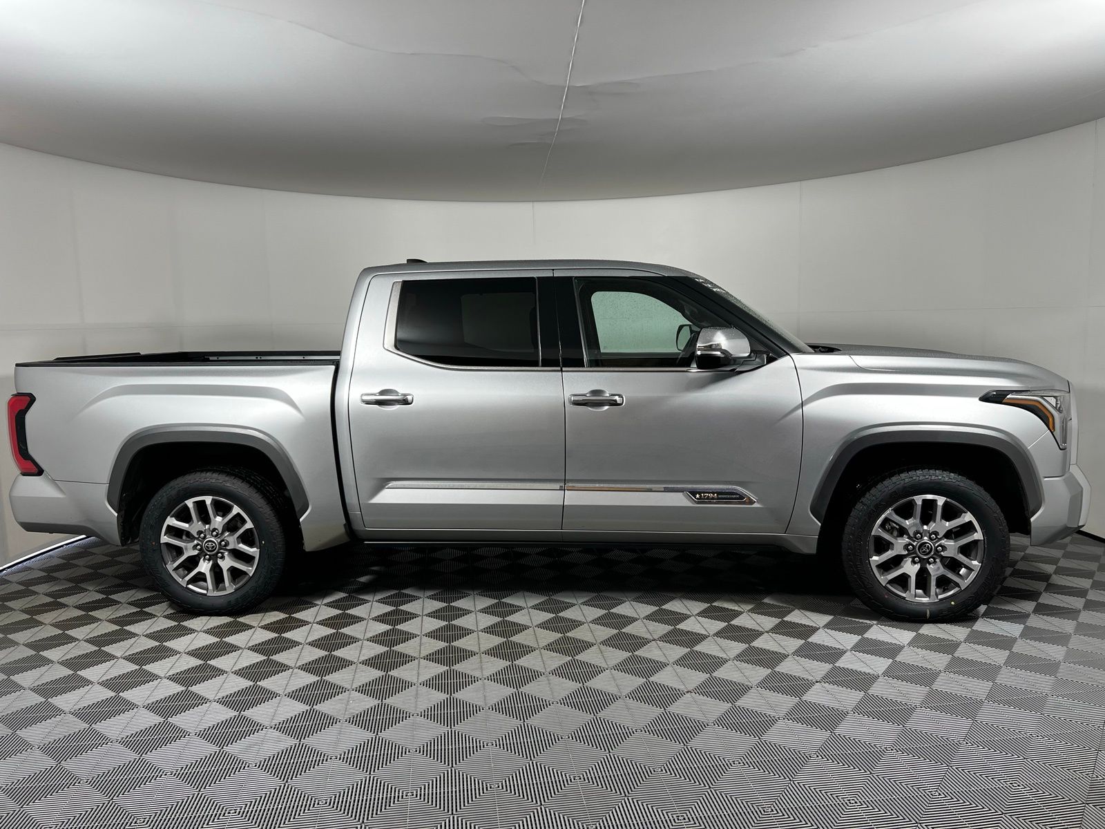 Thumbnail: 2022 Toyota Tundra - 4