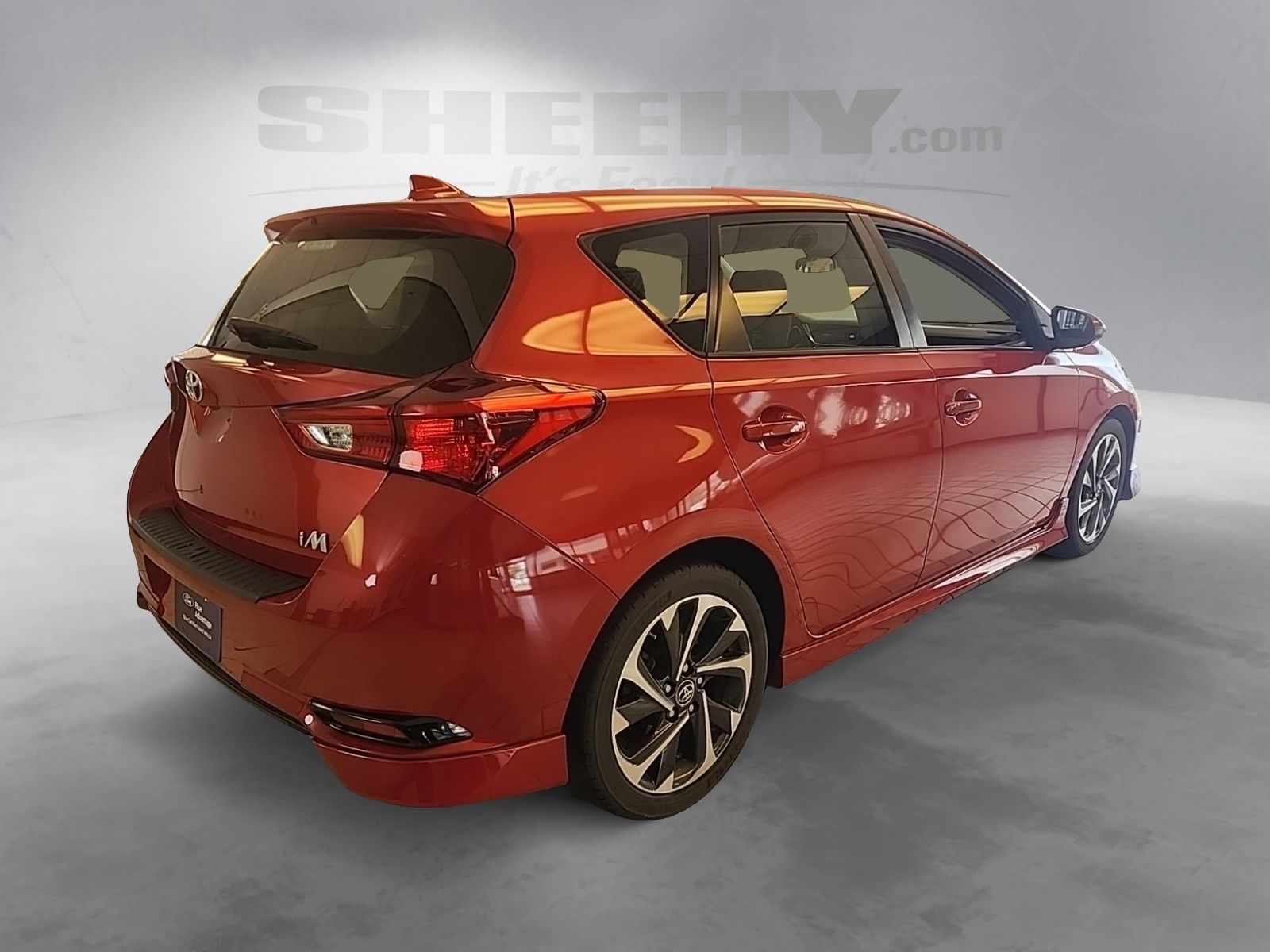 Used 2018 Barcelona Red Metallic Toyota Base image 13
