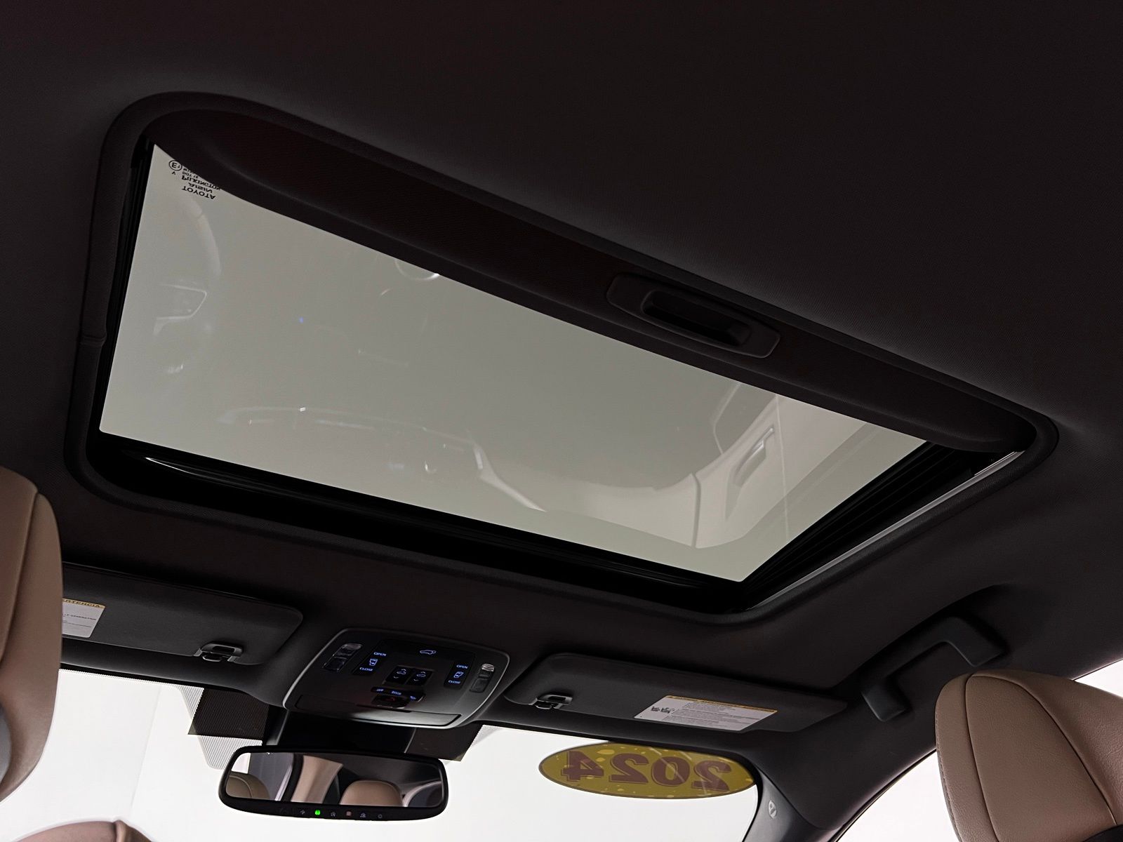 Thumbnail: 2024 Toyota Sienna - 26