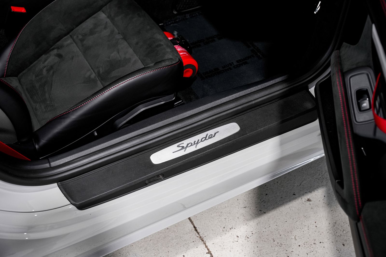 2022 Porsche 718 Spyder Base — photo 24