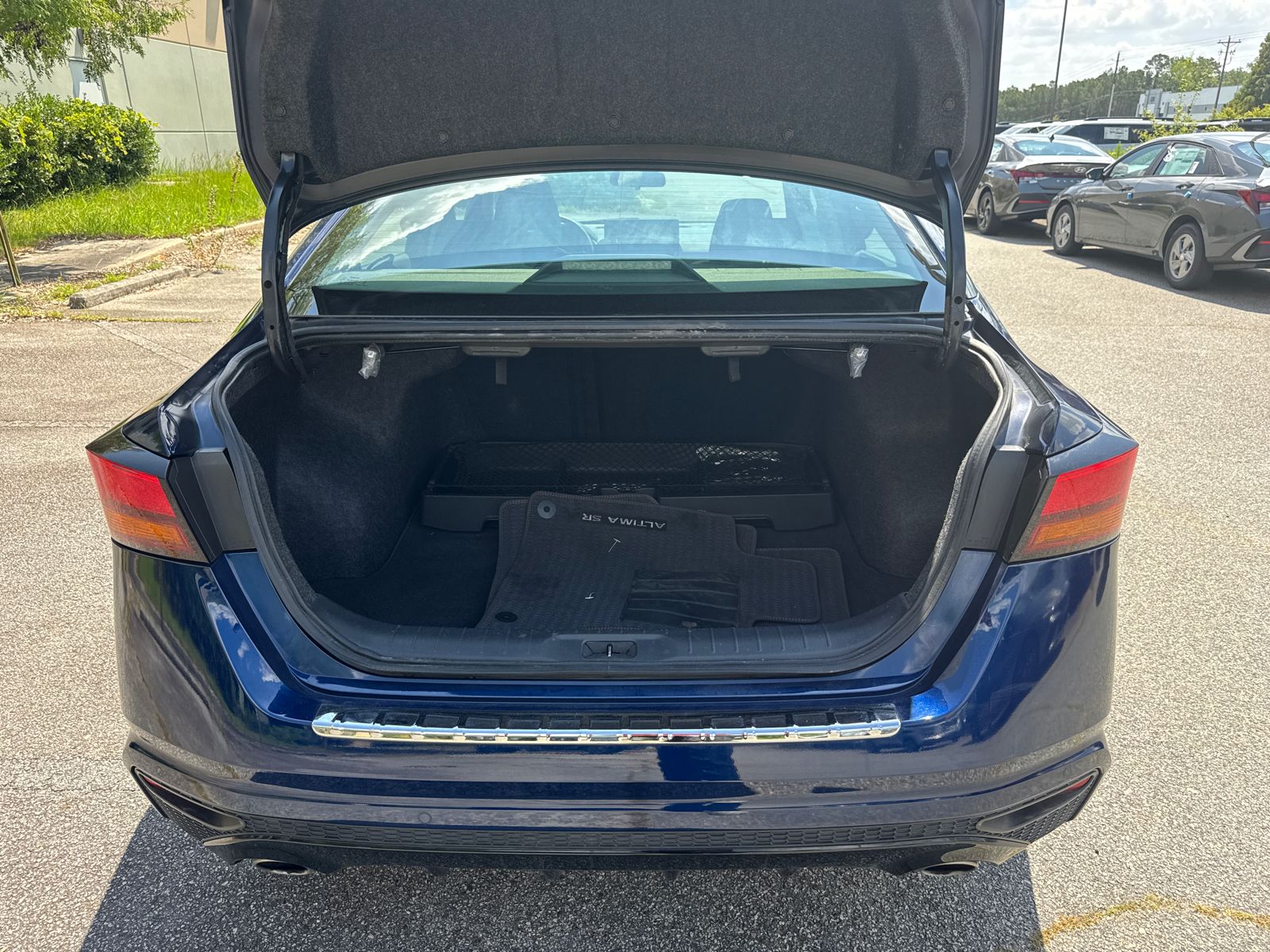 Used 2023 Blue Nissan 2.5 SR image 18