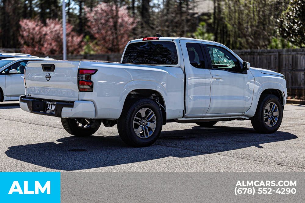 2025 Nissan Frontier SV photo 5