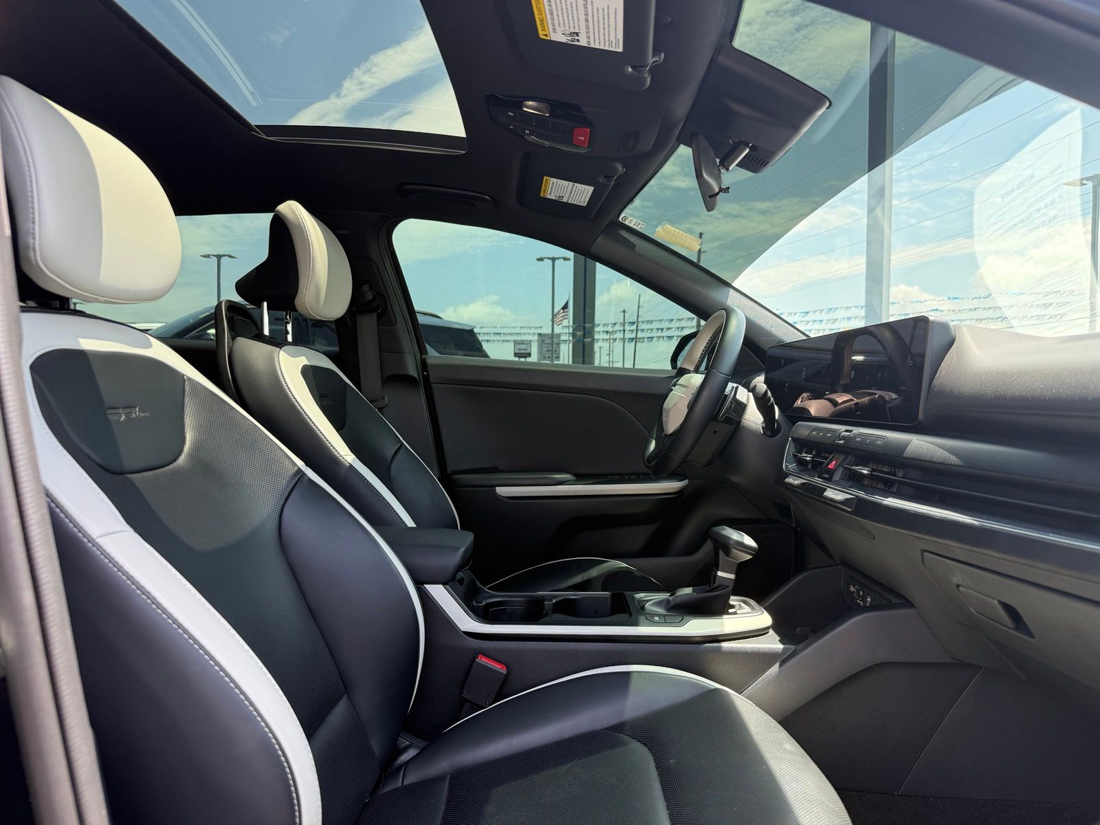 2025 Kia K4 image 7
