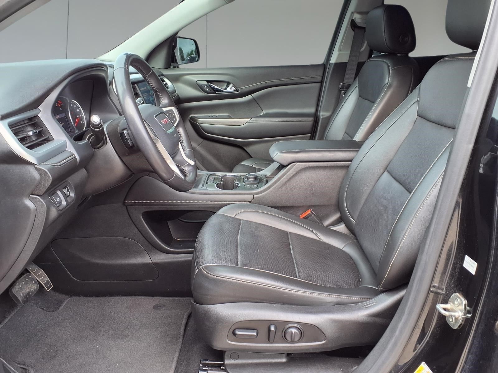 2021 GMC Acadia SLT Black at AutoSavvy Houston Southwest