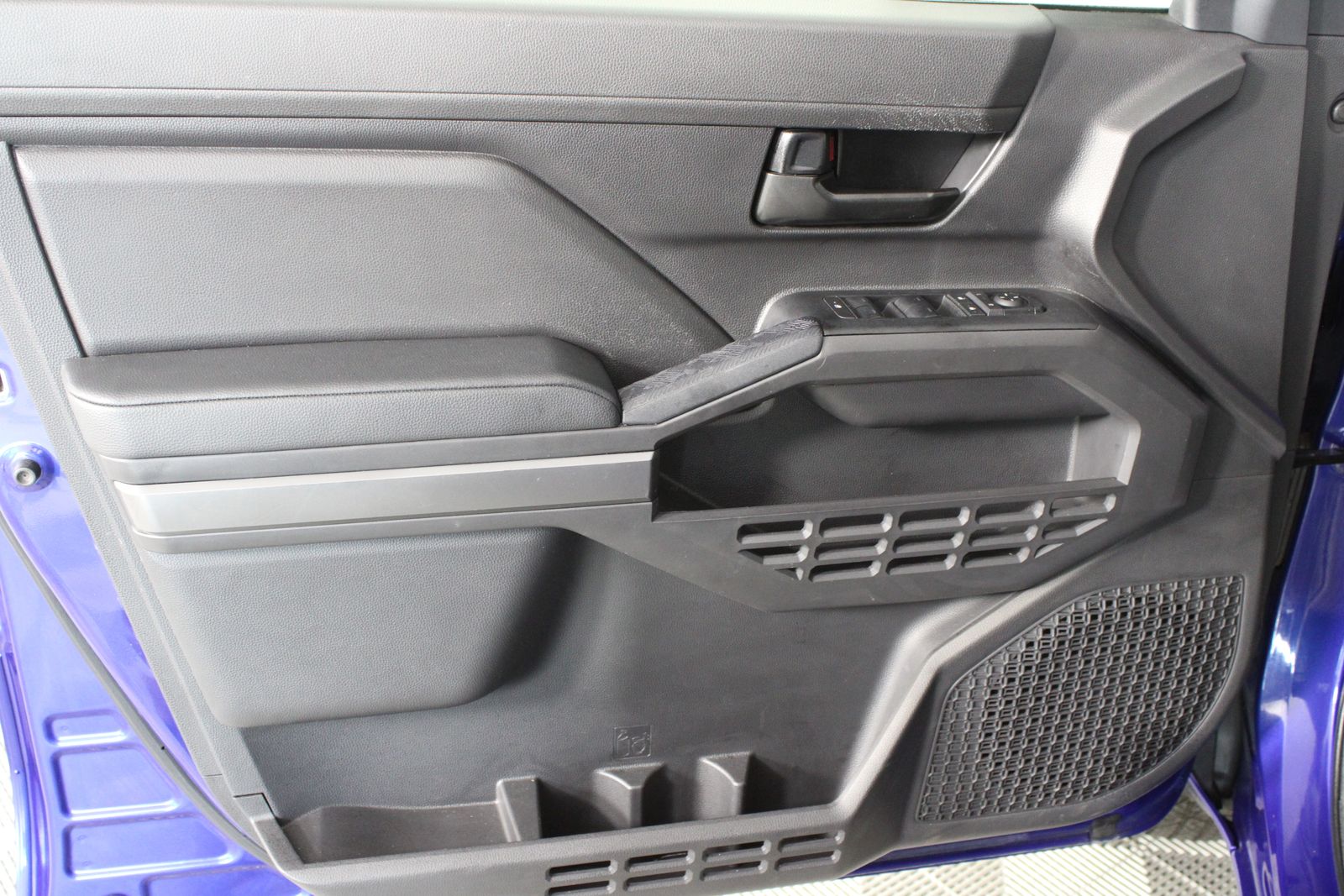 Used 2024 Blue Toyota SR5 image 9