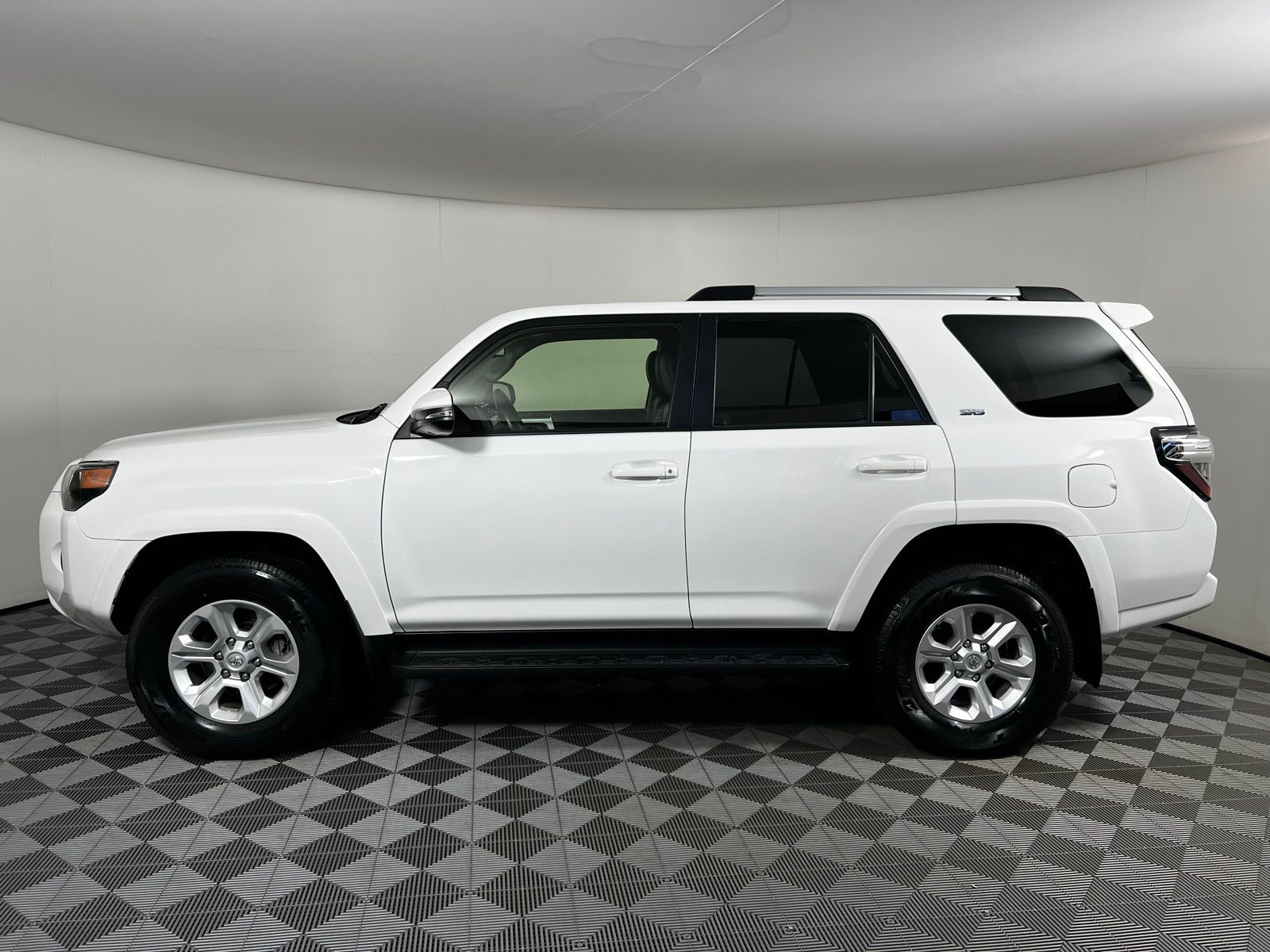 2023 Toyota 4Runner SR5 8