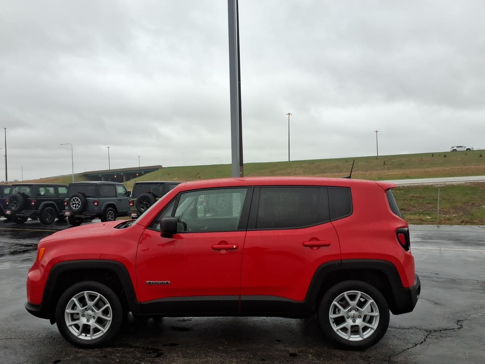 View vehicle photo 4