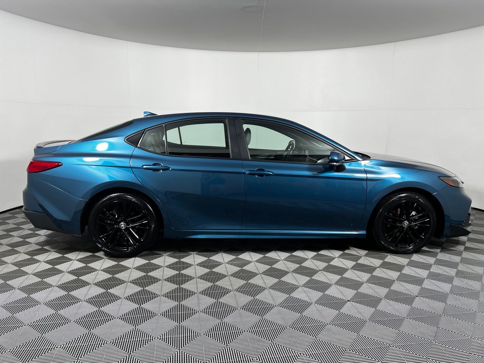 Thumbnail: 2025 Toyota Camry - 4