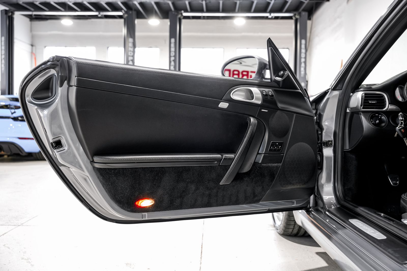 2005 Porsche 911 Carrera S — photo 22