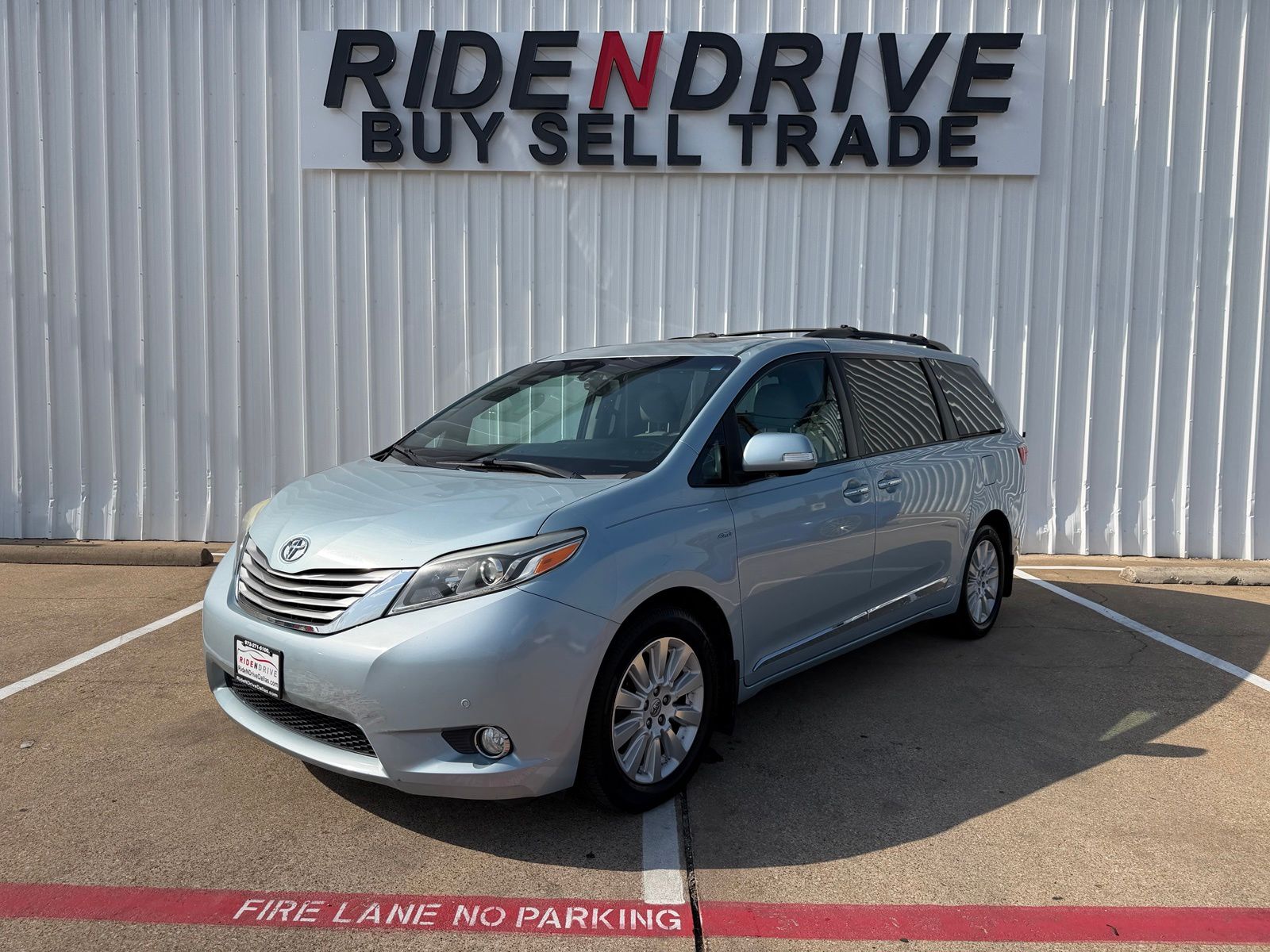 Sky Blue Pearl 2016 Toyota Sienna Minivan Front-Wheel Drive 6-Speed Automatic Overdrive