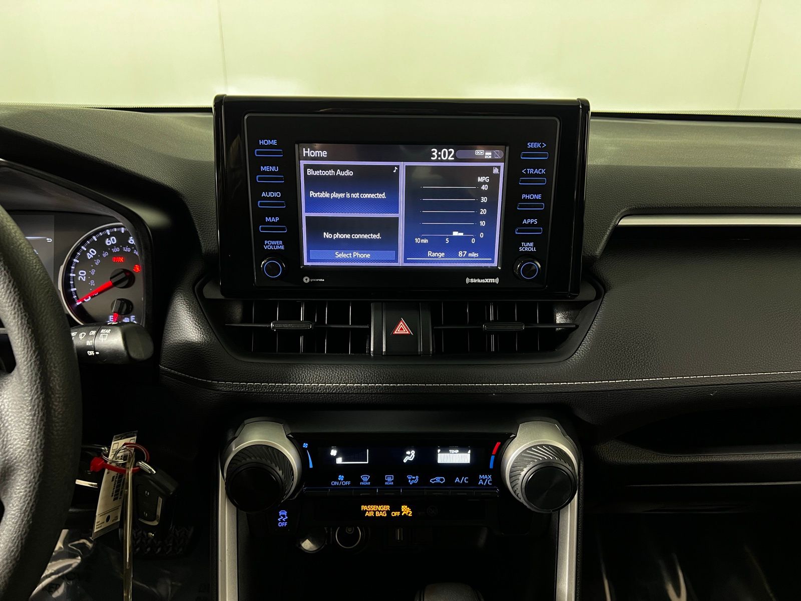 Thumbnail: 2020 Toyota RAV4 - 17