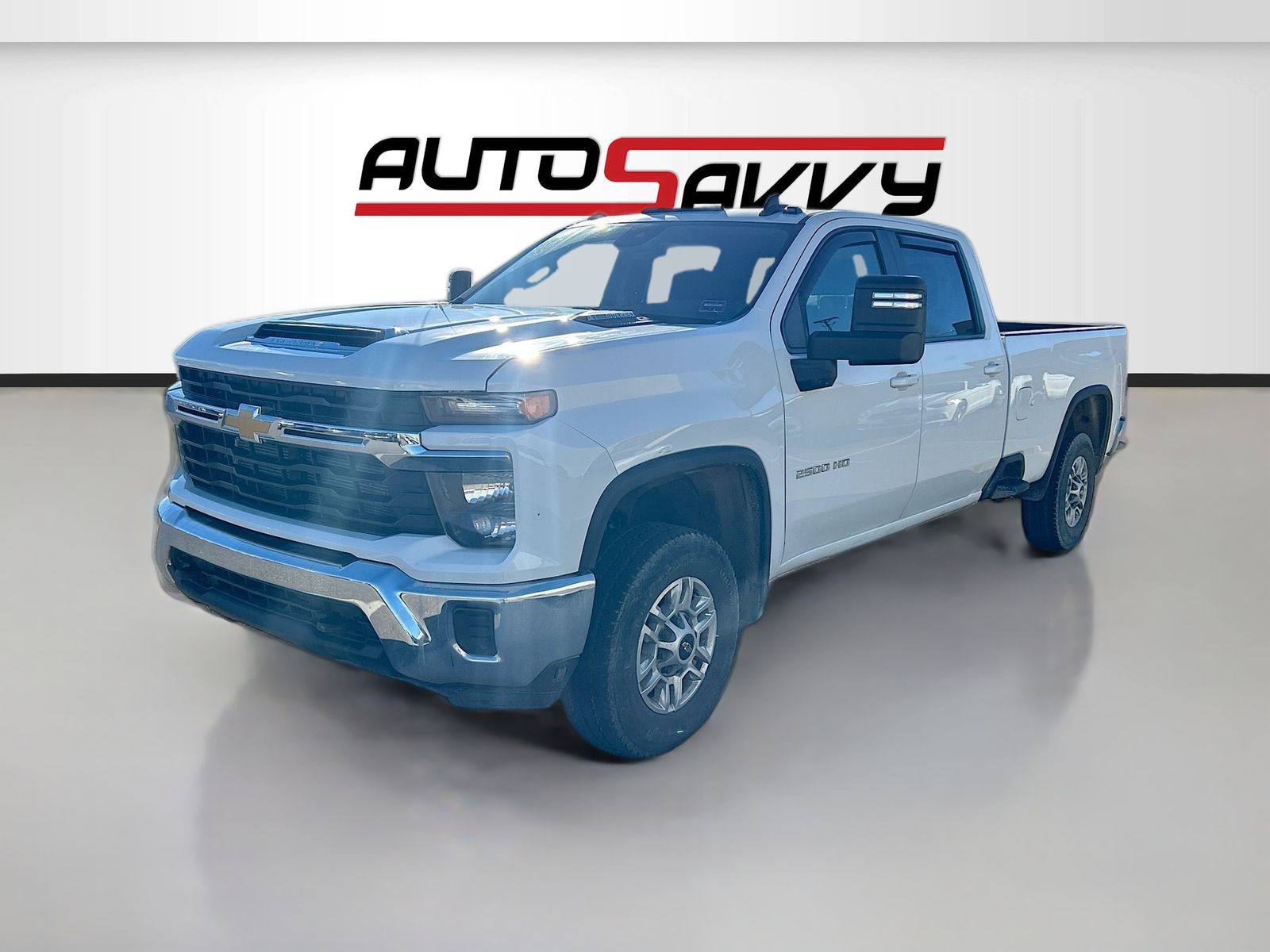Used 2024 White Chevrolet LT image 3