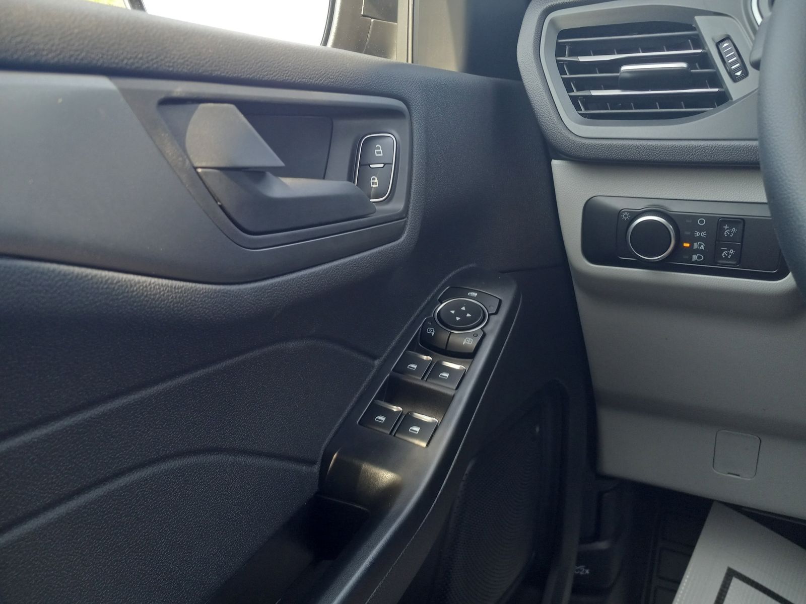 2026 Ford Escape image 25