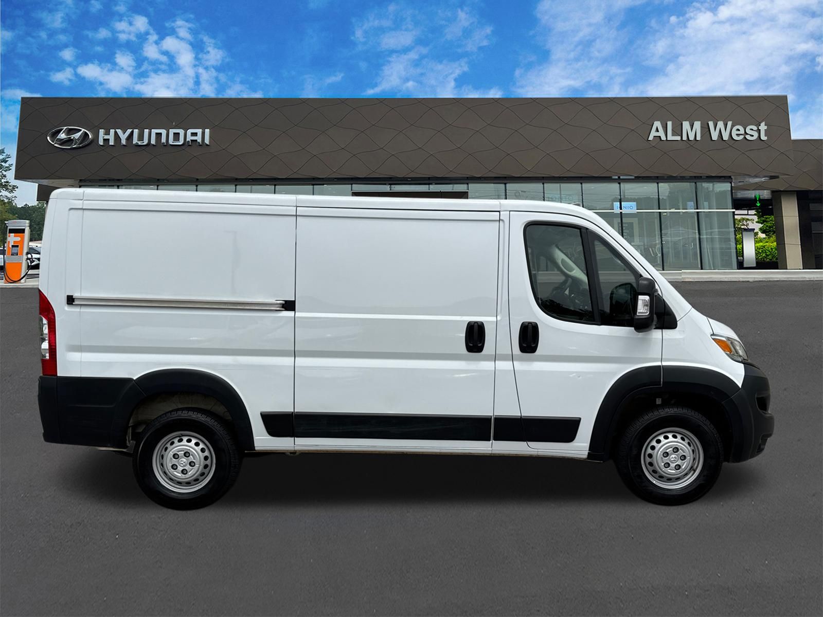 Used 2025 White Ram Base image 4