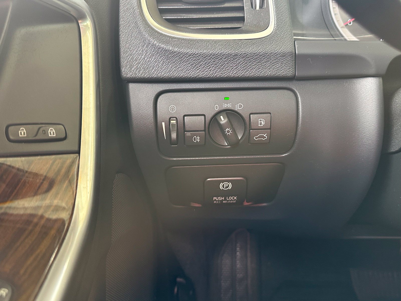 Used 2012 Blue Volvo T5 image 31
