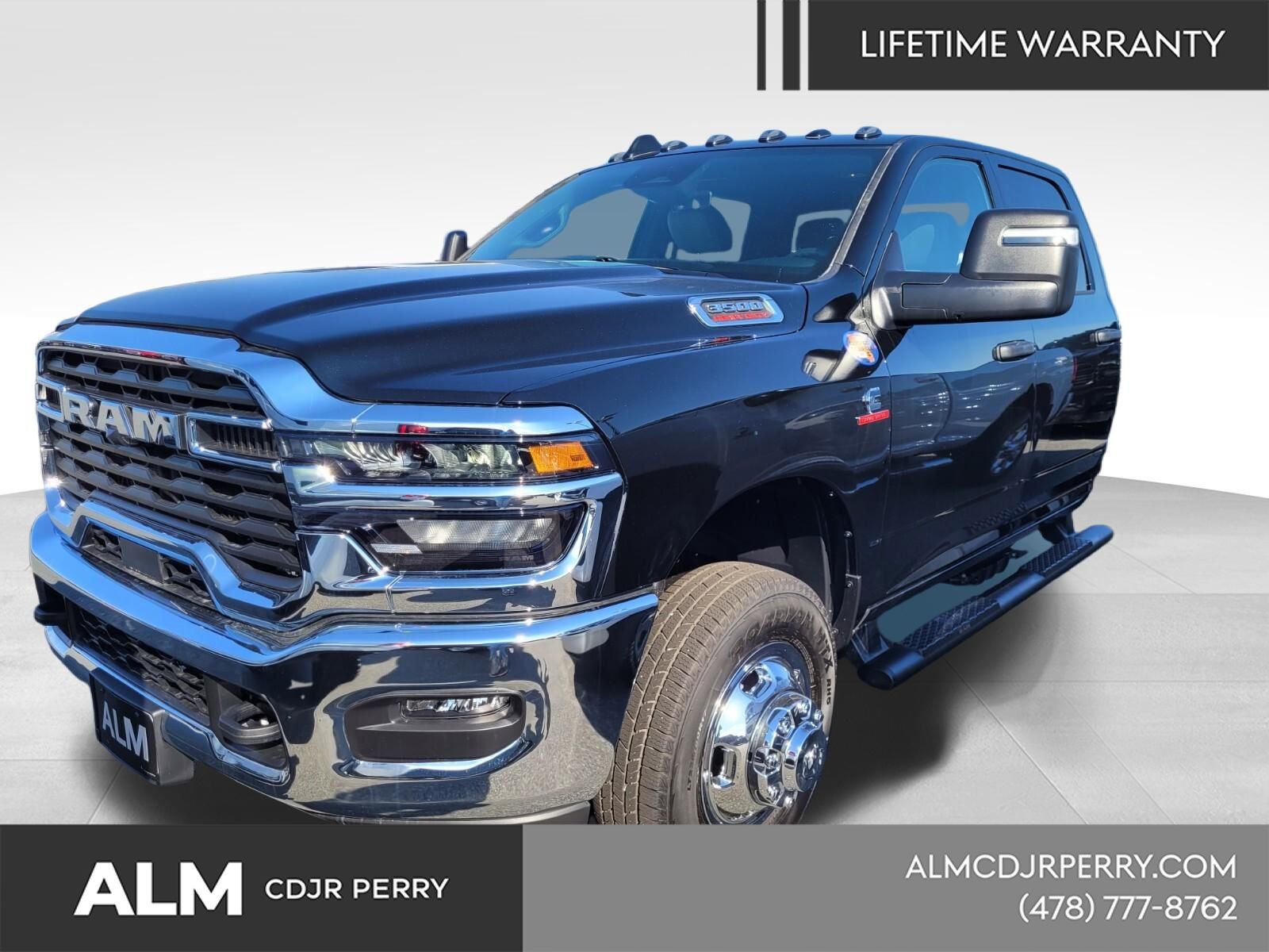 Diamond Black Crystal Pearlcoat 2026 RAM 3500 Chassis Tradesman Crew Cab LB DRW 4WD Pickup Truck Four-Wheel Drive 8-Speed Automatic