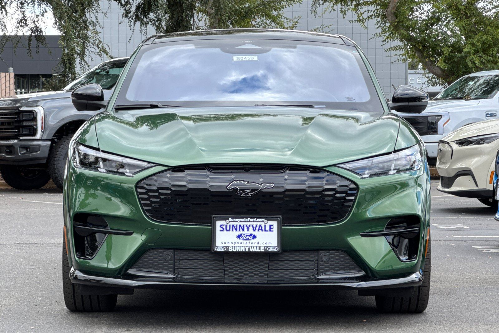 View vehicle photo 3