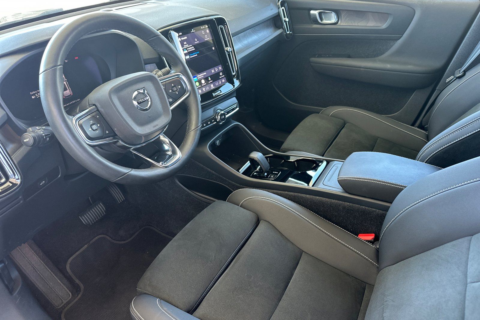 2023 Volvo XC40