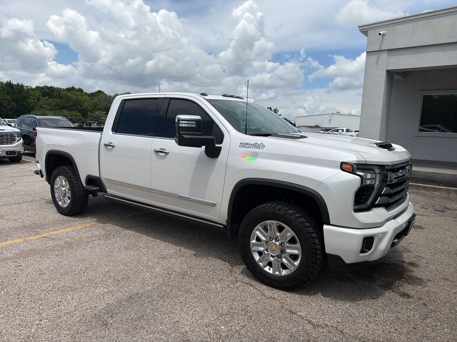 Pearl 2025 Chevrolet Silverado 2500HD High Country Crew Cab 4WD Pickup Truck Four-Wheel Drive Automatic