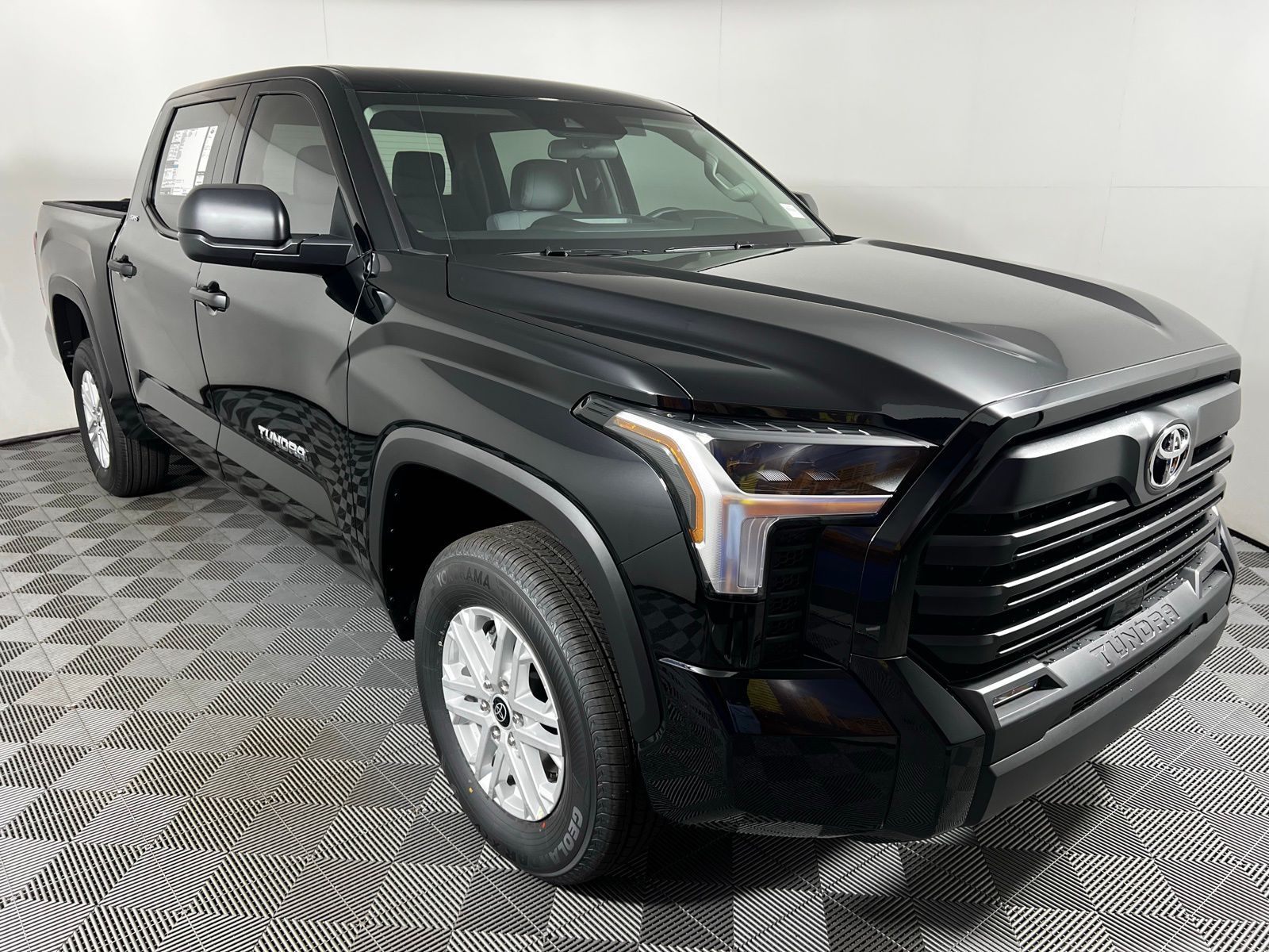 Thumbnail: 2025 Toyota Tundra - 3