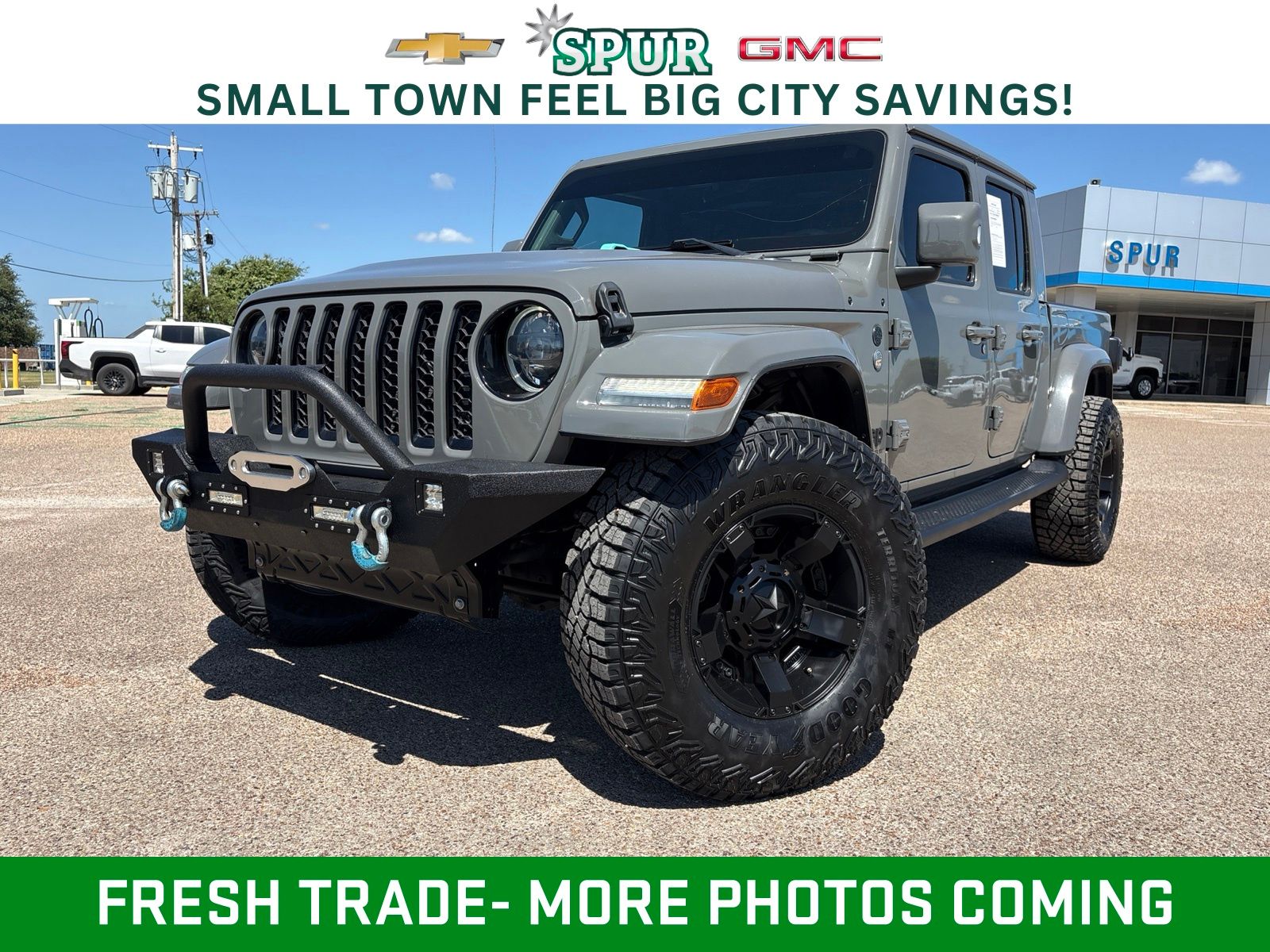 Sting-Gray Clearcoat 2023 Jeep Gladiator Pickup Truck Four-Wheel Drive 8-Speed Automatic