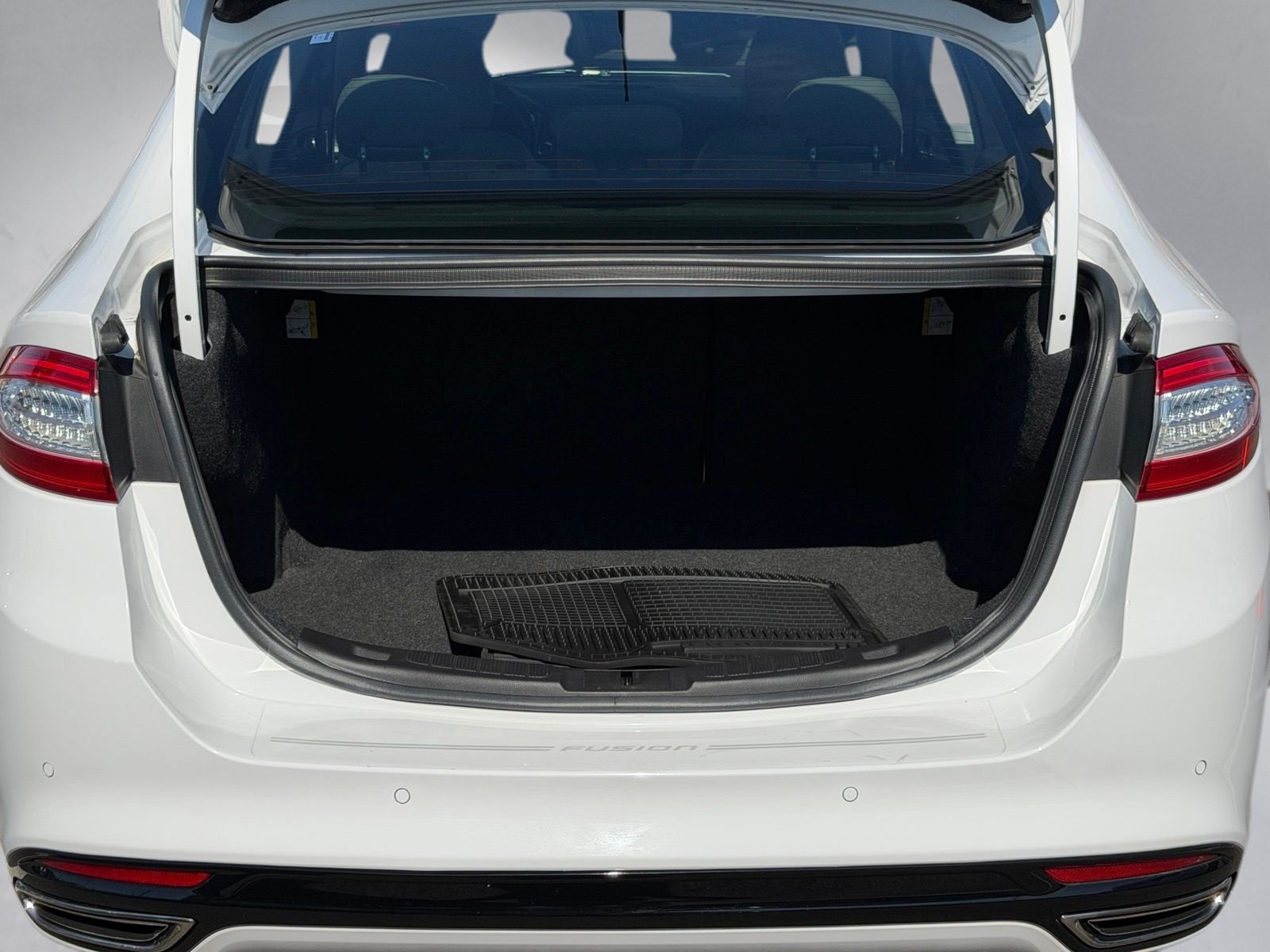 Used 2016 Oxford White Ford Titanium image 25