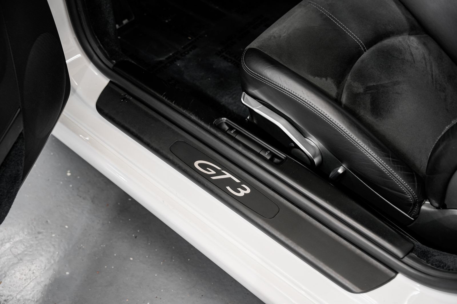 2010 Porsche 911 GT3 — photo 21