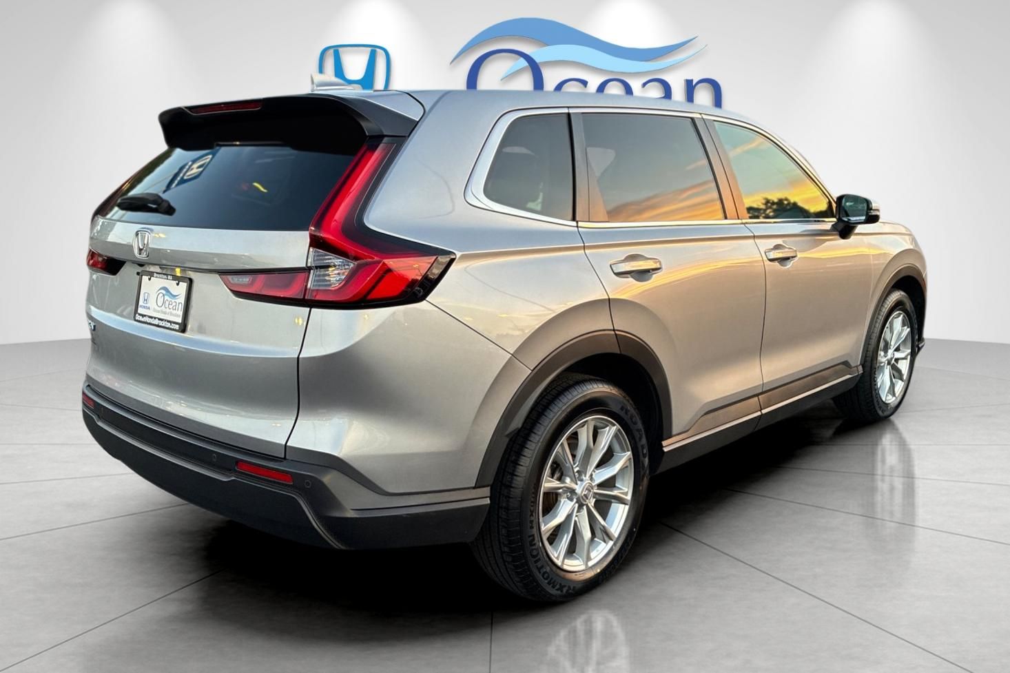Used 2024 Meteorite Gray Metallic Honda EX-L image 3
