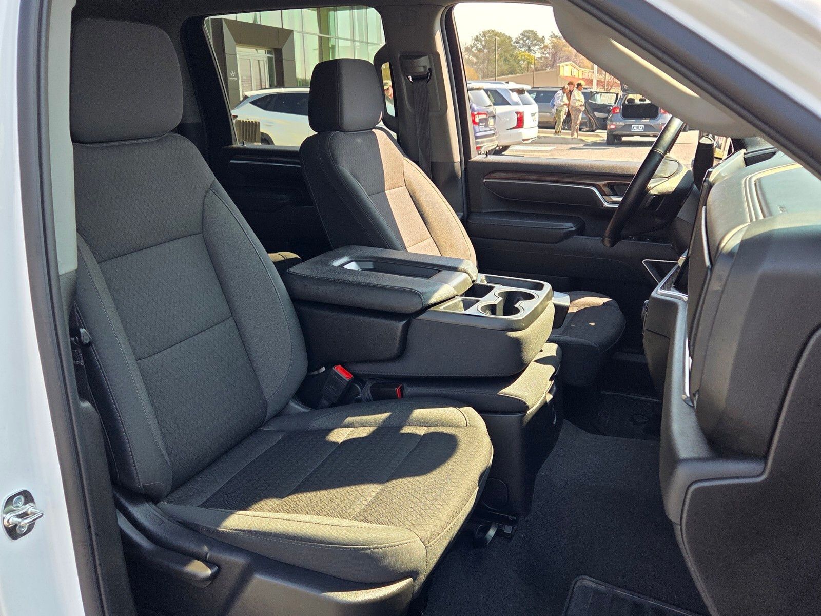 Used 2025 White Chevrolet LT image 17