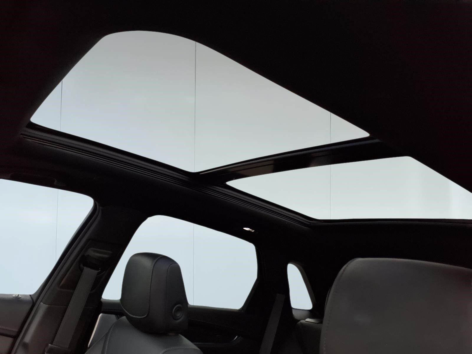 2023 Cadillac XT5 Premium Luxury White at North Houston Mitsubishi