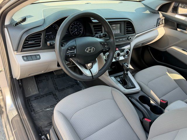 Used 2019 Machine Gray Hyundai SE image 19