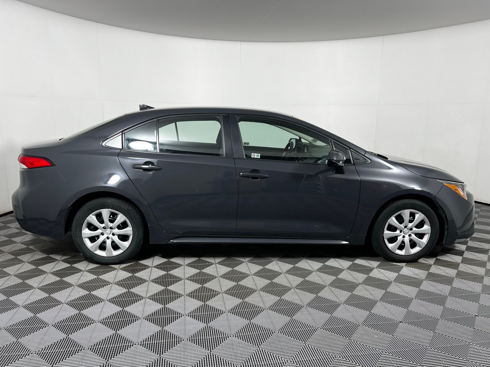 2023 Toyota Corolla LE 4