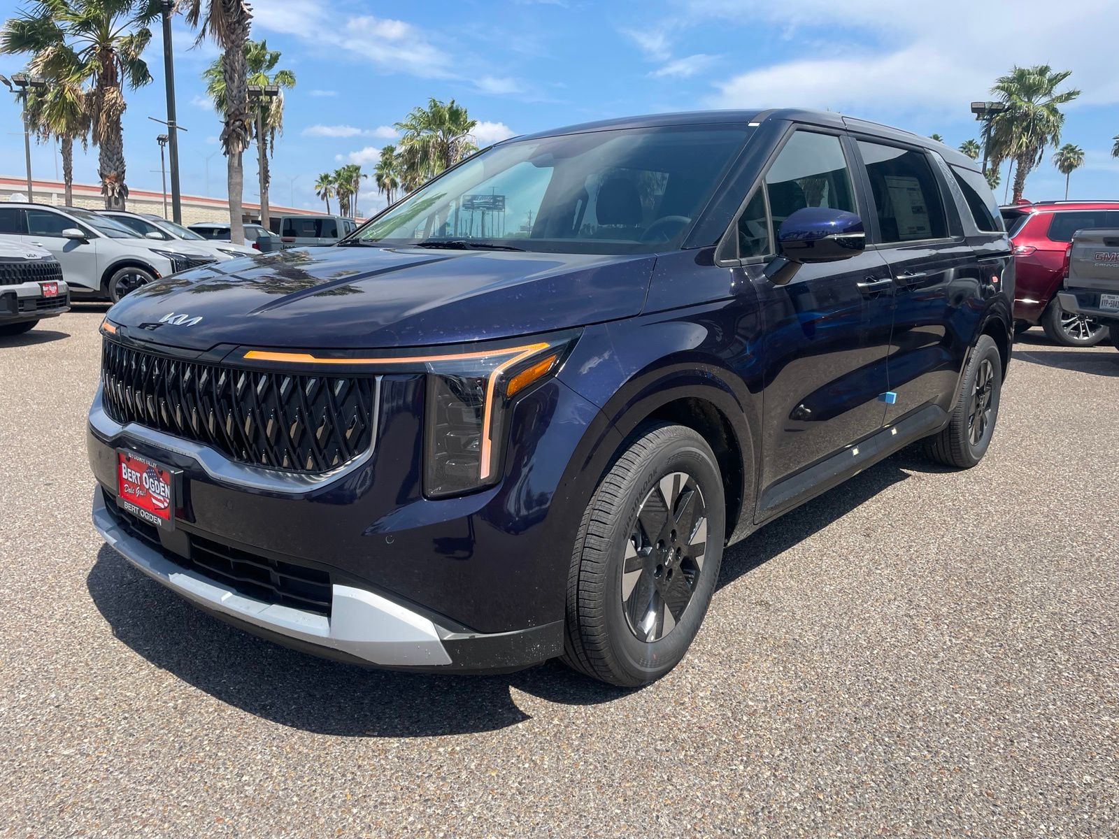 New 2027 Kia Carnival Hybrid LXS 4D Passenger Van in McAllen