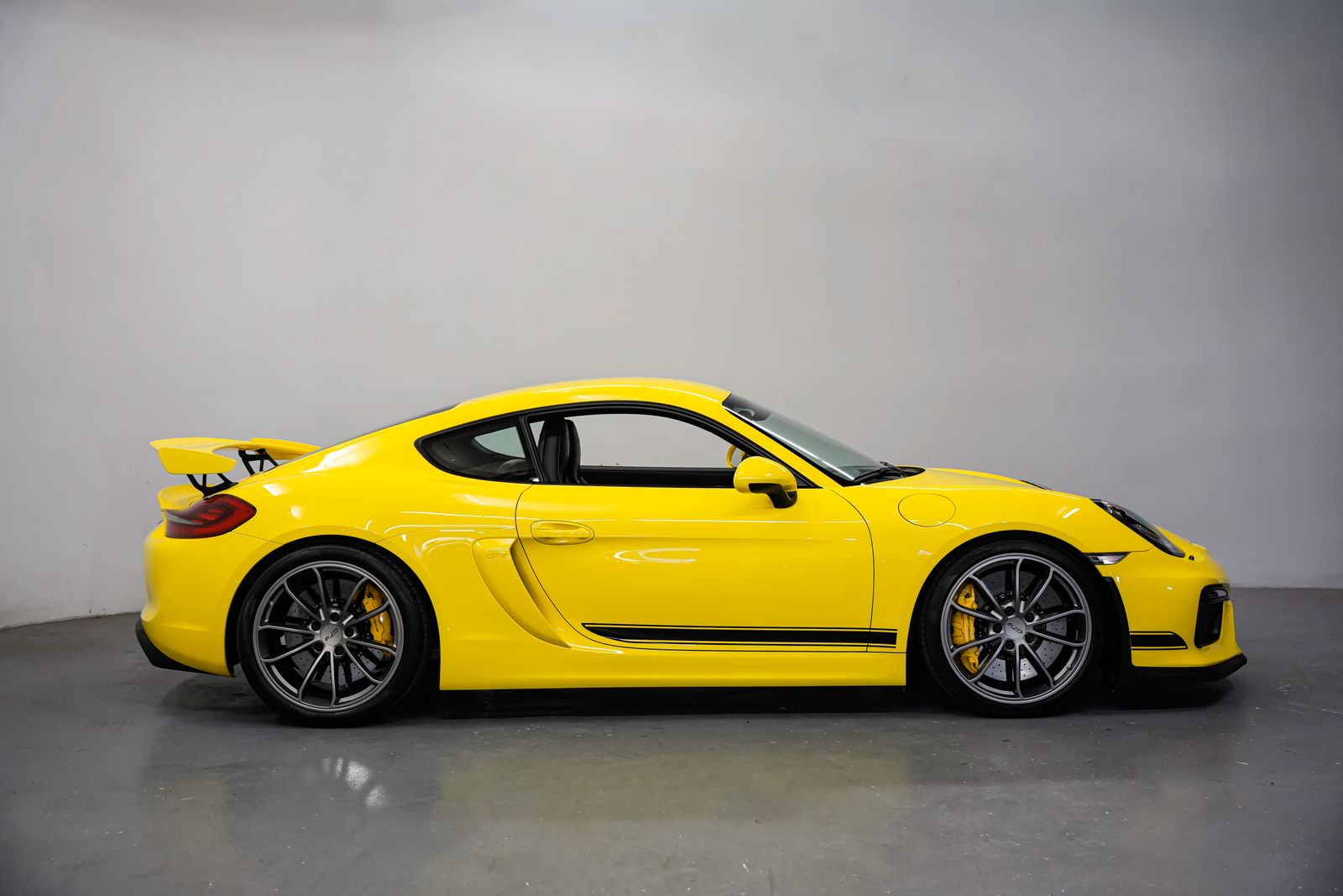 2016 Porsche Cayman GT4 — photo 1