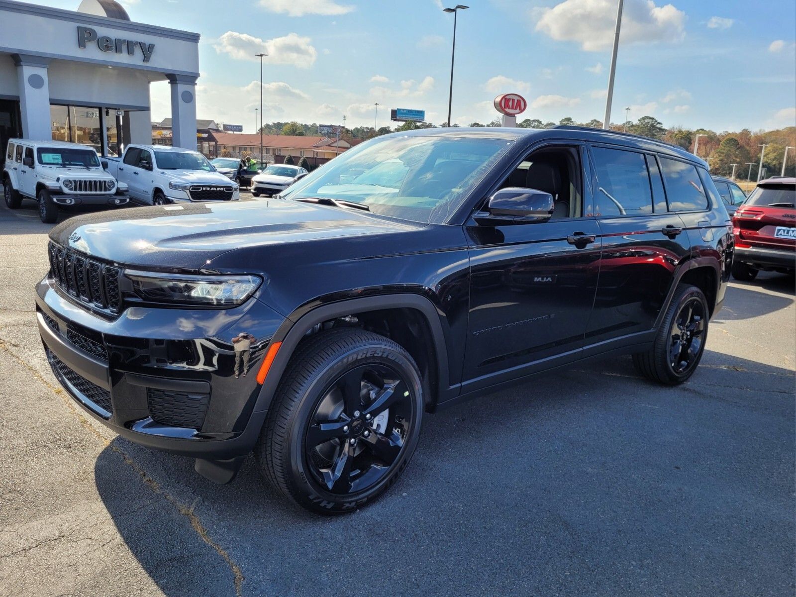 Diamond Black Crystal Pearlcoat 2025 Jeep Grand Cherokee L Altitude X 4WD SUV / Crossover Four-Wheel Drive 8-Speed Automatic
