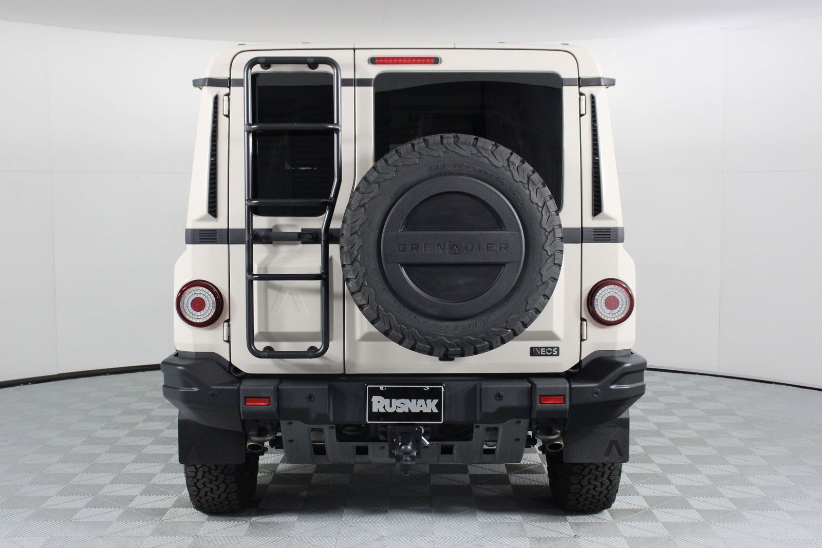 View vehicle photo 5