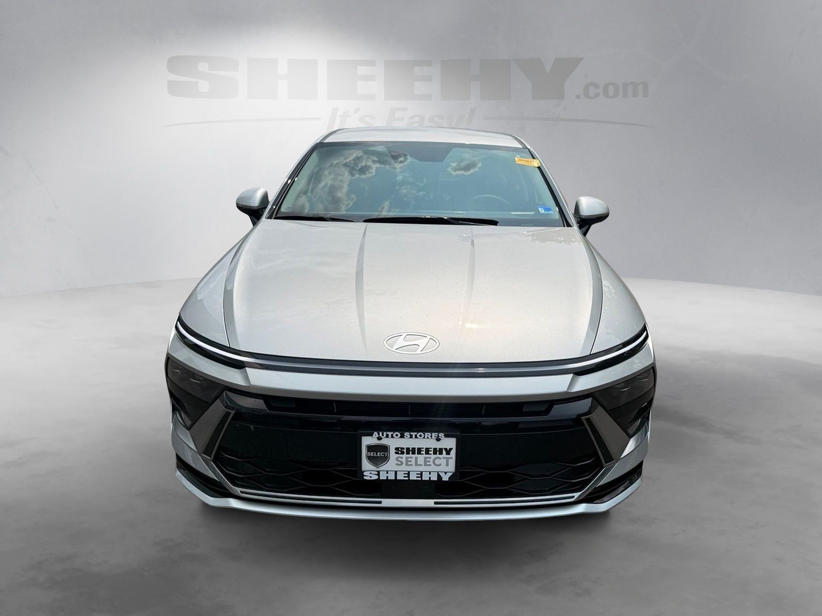Used 2025 Silver Hyundai SEL image 17