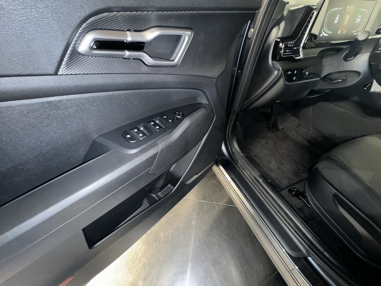2024 Kia Sportage Hybrid LX photo 17
