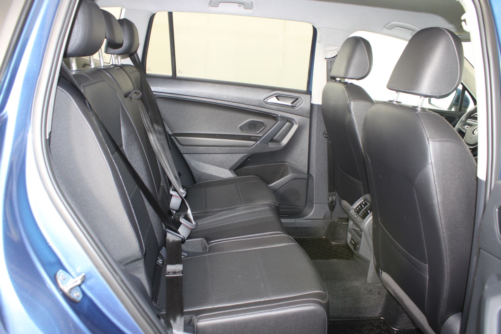 Used 2020 Blue Volkswagen 2.0T SE image 17