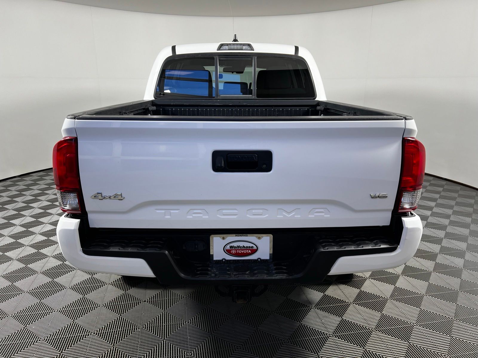 Thumbnail: 2022 Toyota Tacoma - 6