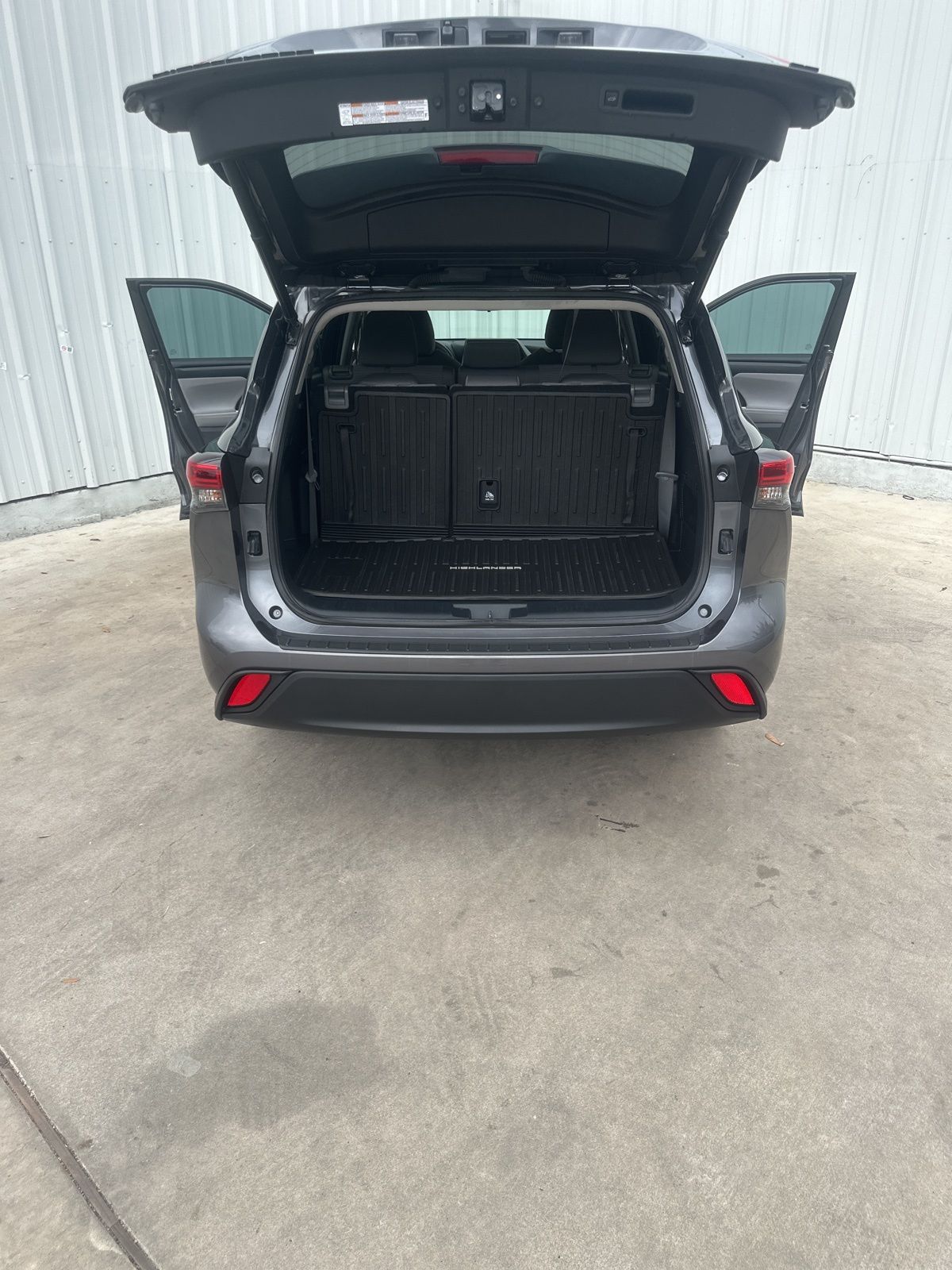 Used Car 2023 Toyota Highlander  Le For Sale Under $35,000 In Austin, Texas