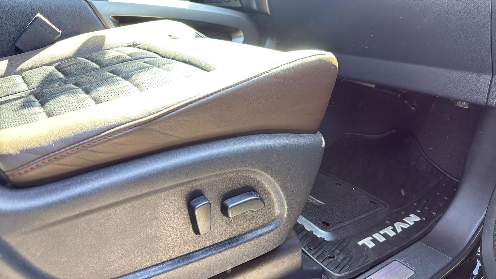 Used Car 2017 Nissan Titan  Platinum Reserve For Sale Under $25,000 In Austin, Texas