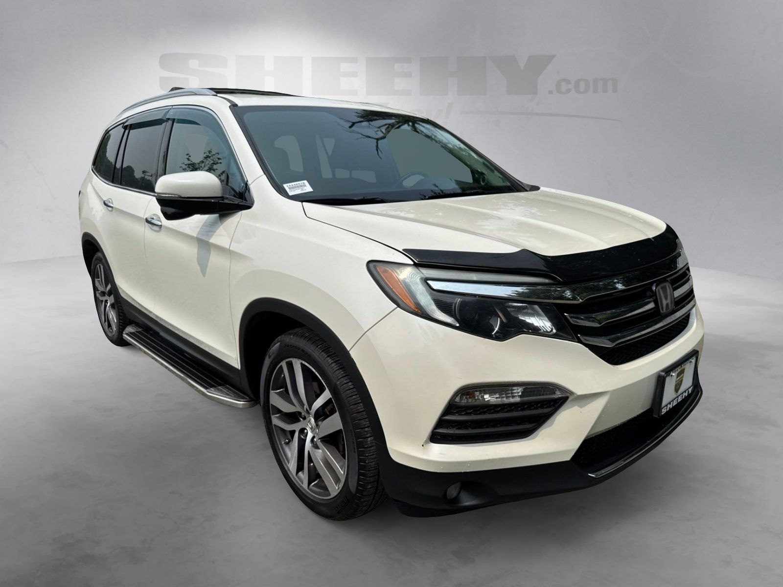 Used 2017 White Diamond Pearl Honda Touring image 2